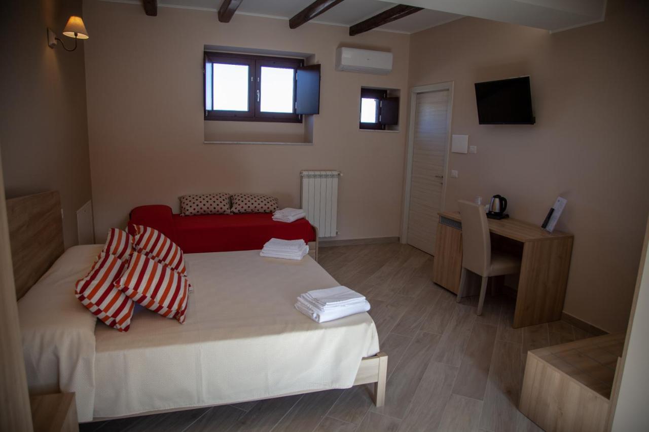Al Centro Casa Vacanze Mistretta Eksteriør billede